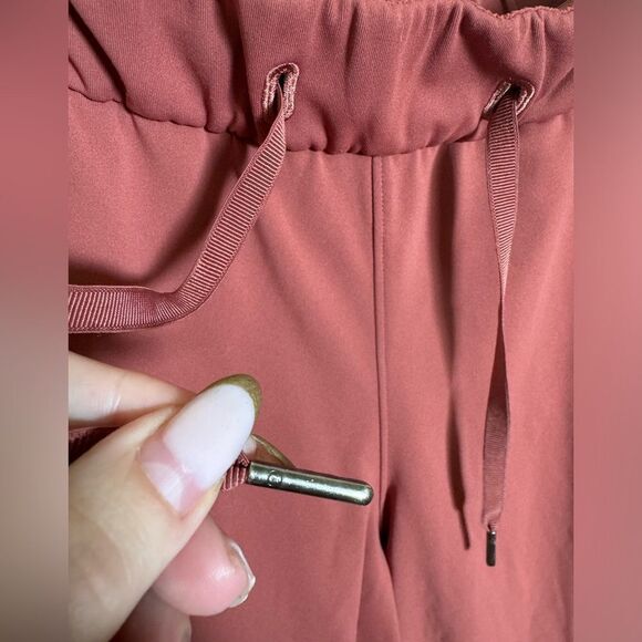 Lululemon On The Fly 7/8 Pant Chianti Size 10 Full On Luxtreme - Picture 7 of 12